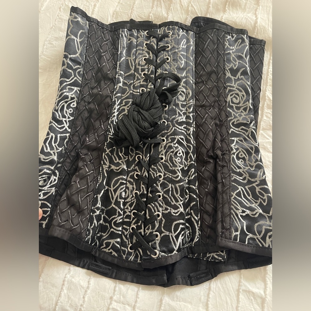 Silver and black corset - Picture 2 of 3